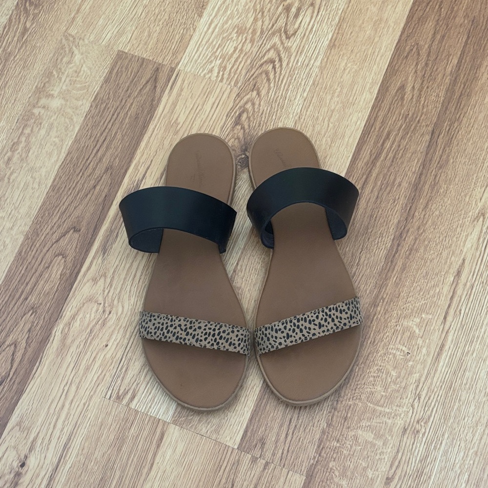 Universal Thread Black and Leopard Print Sandals